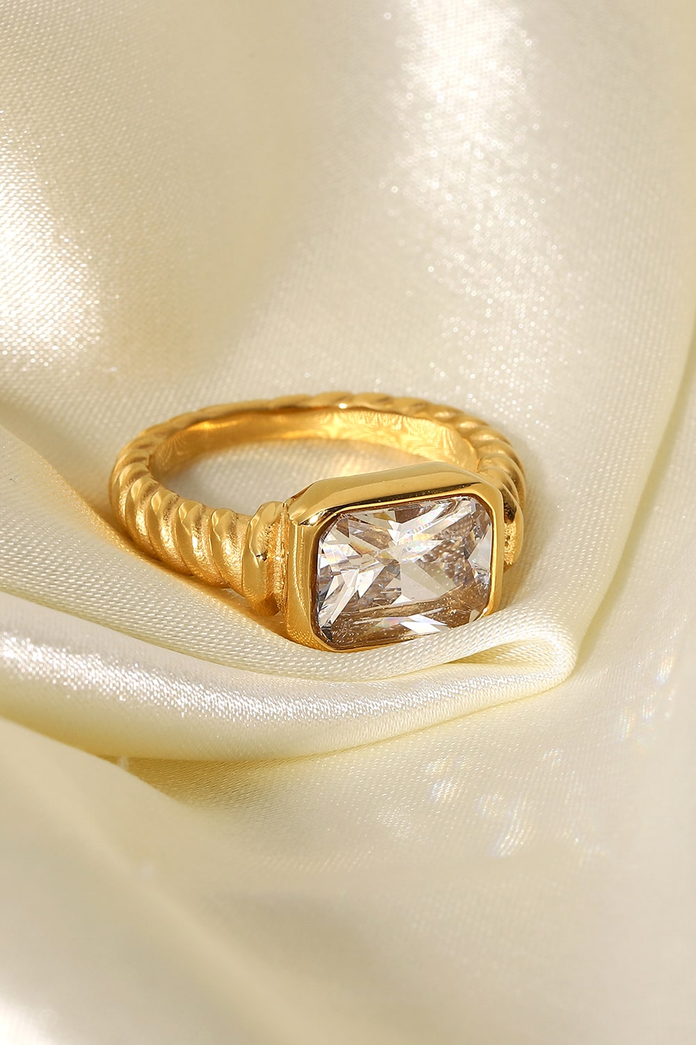 Inlaid Cubic Zirconia Twisted Ring