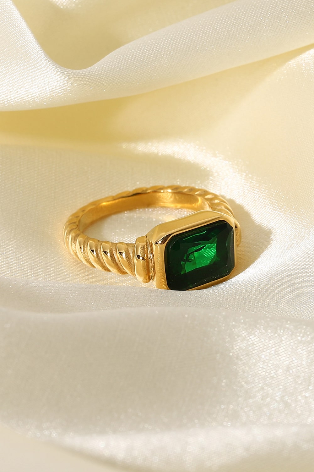 Inlaid Cubic Zirconia Twisted Ring